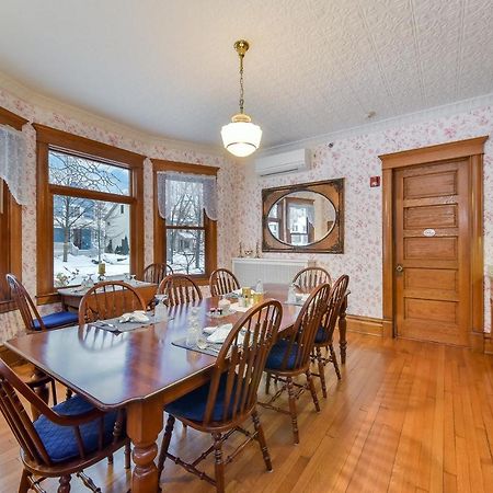 Harrison House Bed & Breakfast Нейпървил Екстериор снимка