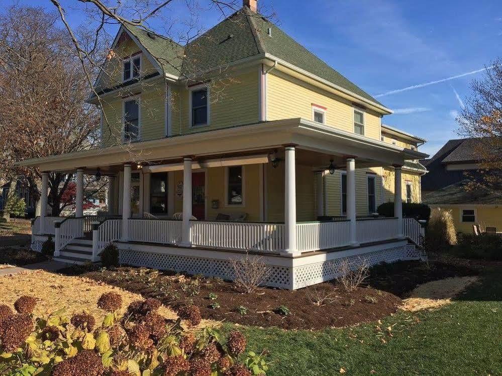 Harrison House Bed & Breakfast Нейпървил Екстериор снимка
