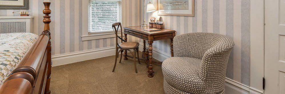Harrison House Bed & Breakfast Нейпървил Екстериор снимка