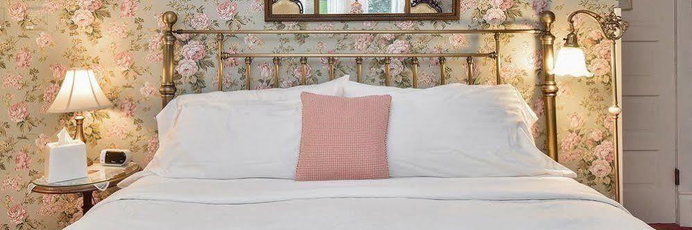 Harrison House Bed & Breakfast Нейпървил Екстериор снимка