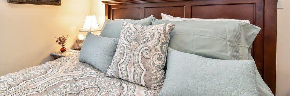 Harrison House Bed & Breakfast Нейпървил Екстериор снимка