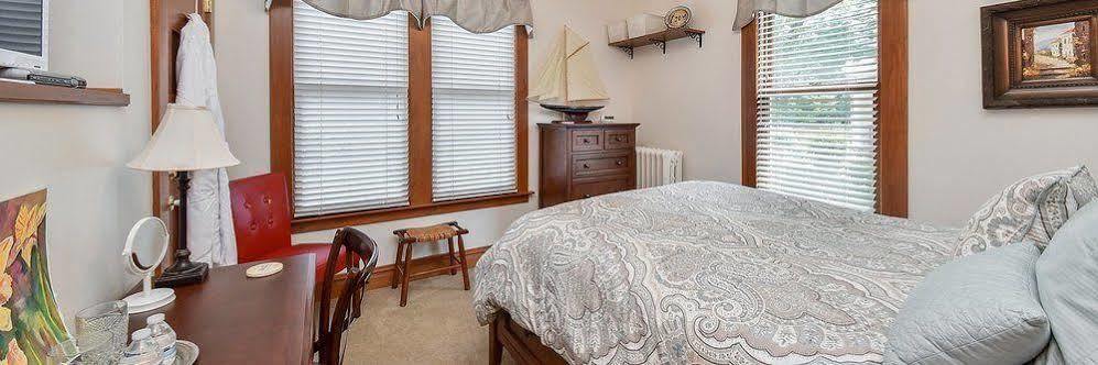 Harrison House Bed & Breakfast Нейпървил Екстериор снимка