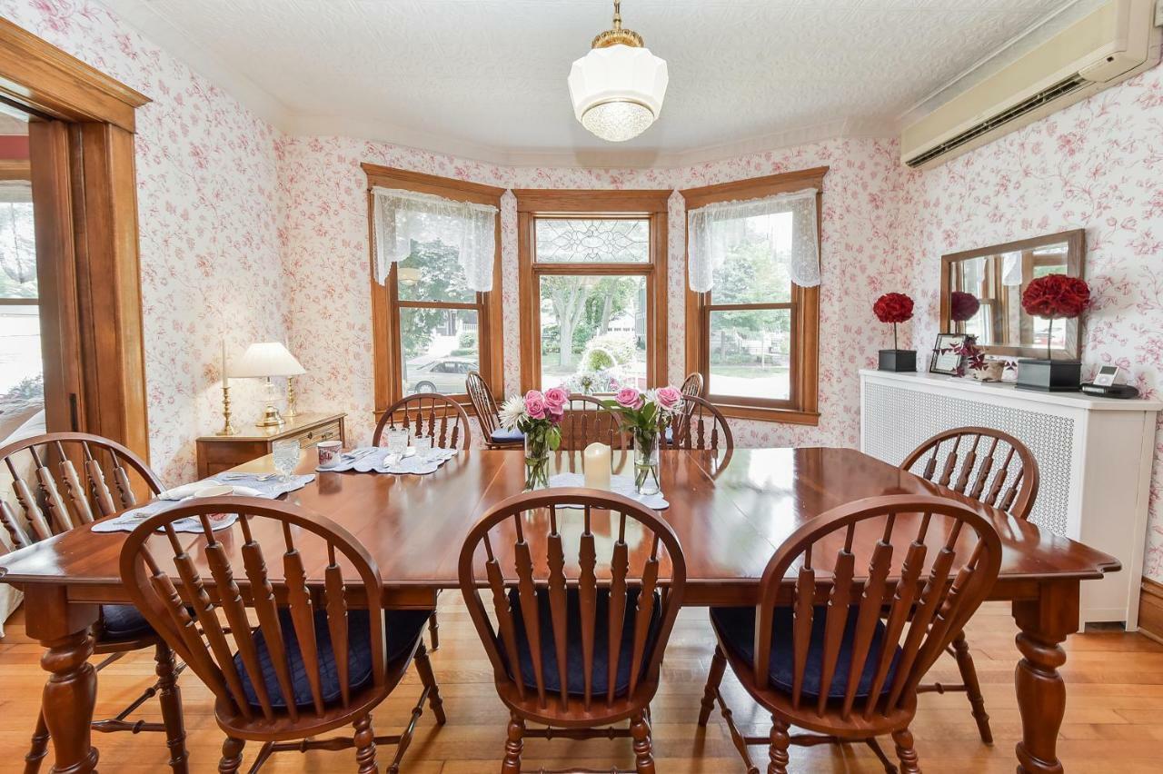 Harrison House Bed & Breakfast Нейпървил Екстериор снимка