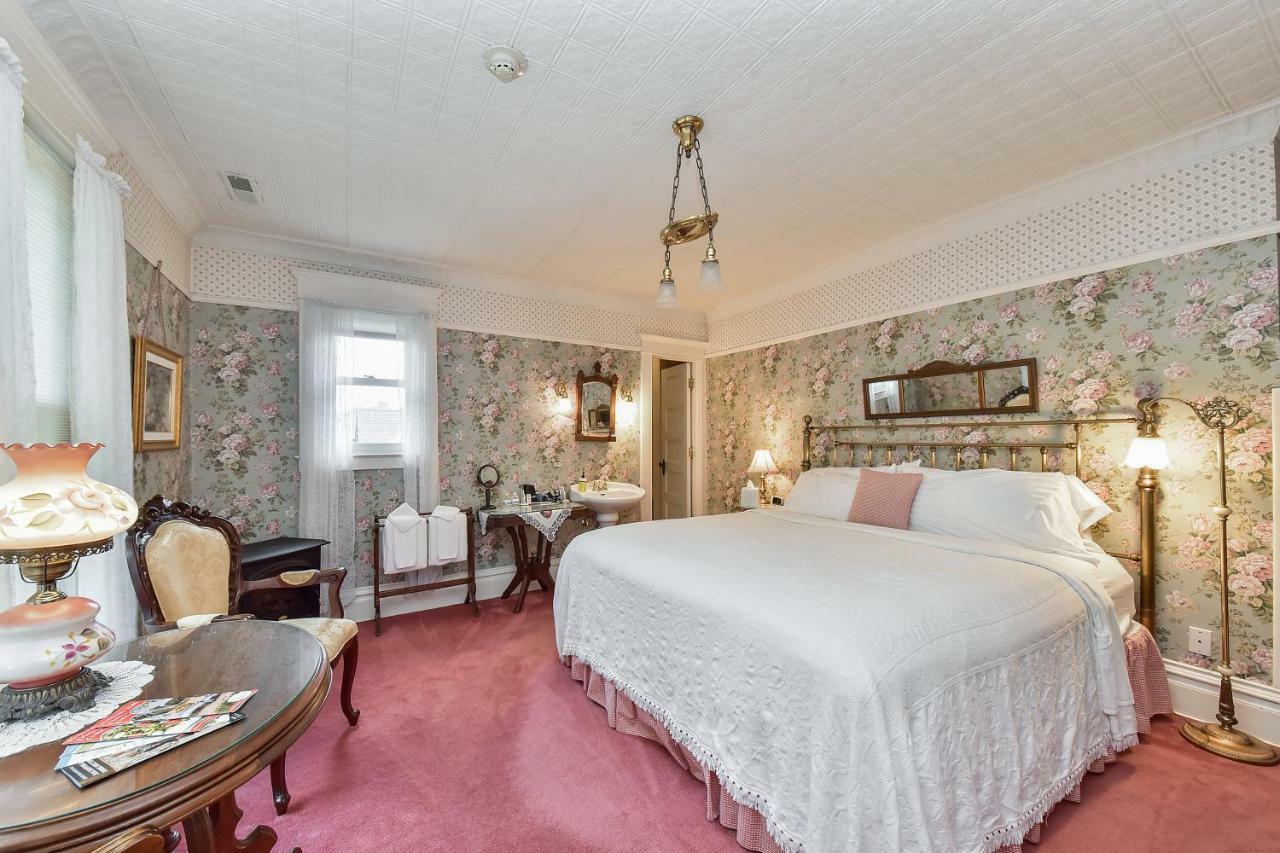 Harrison House Bed & Breakfast Нейпървил Екстериор снимка