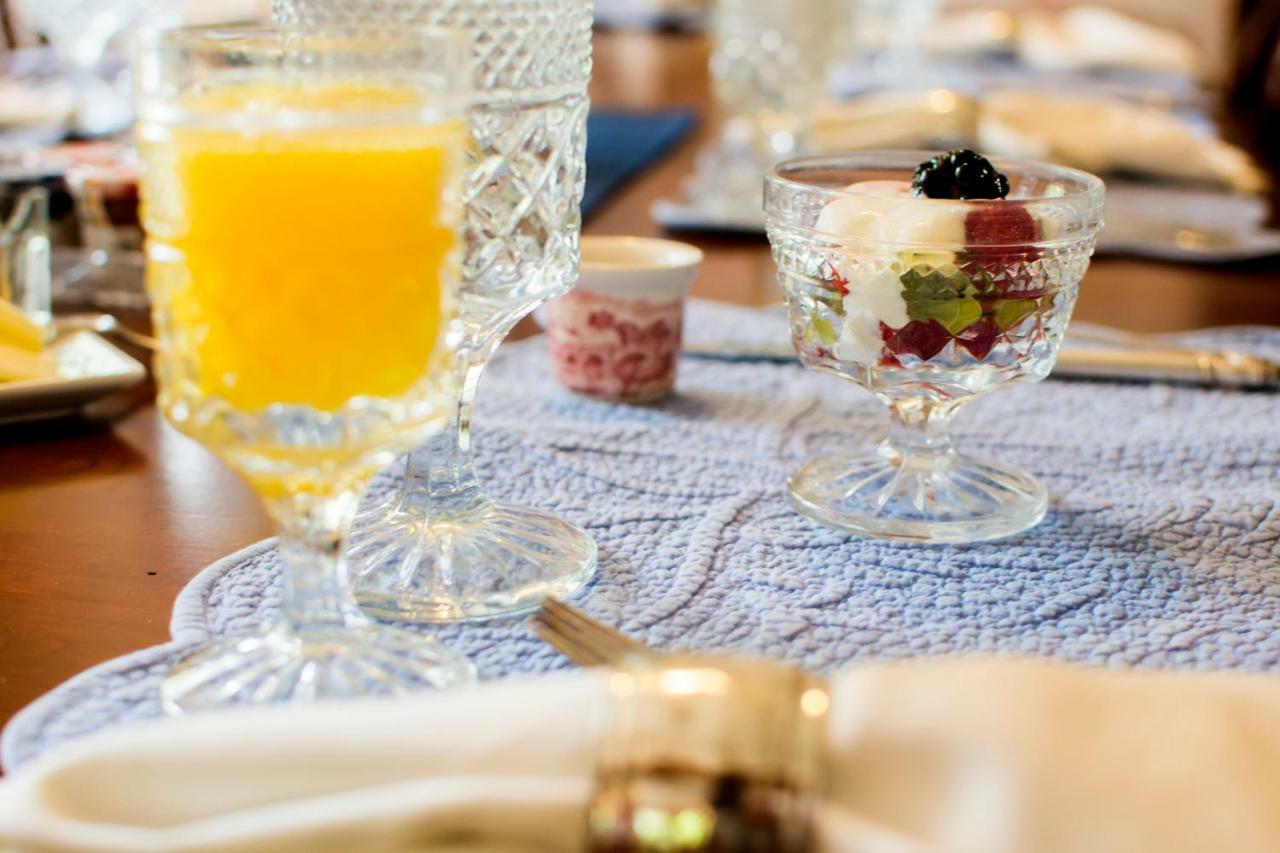 Harrison House Bed & Breakfast Нейпървил Екстериор снимка