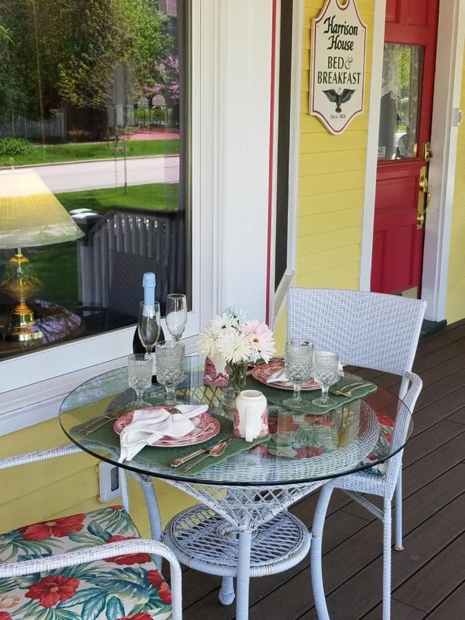 Harrison House Bed & Breakfast Нейпървил Екстериор снимка