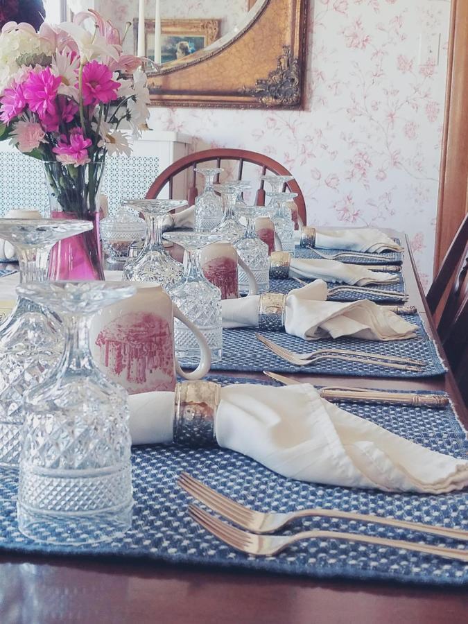 Harrison House Bed & Breakfast Нейпървил Екстериор снимка