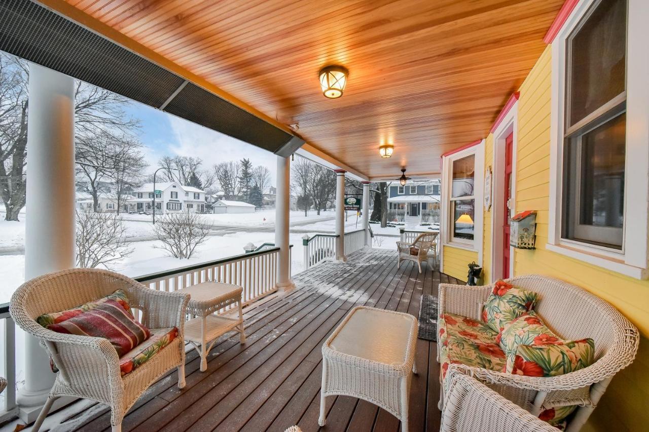 Harrison House Bed & Breakfast Нейпървил Екстериор снимка